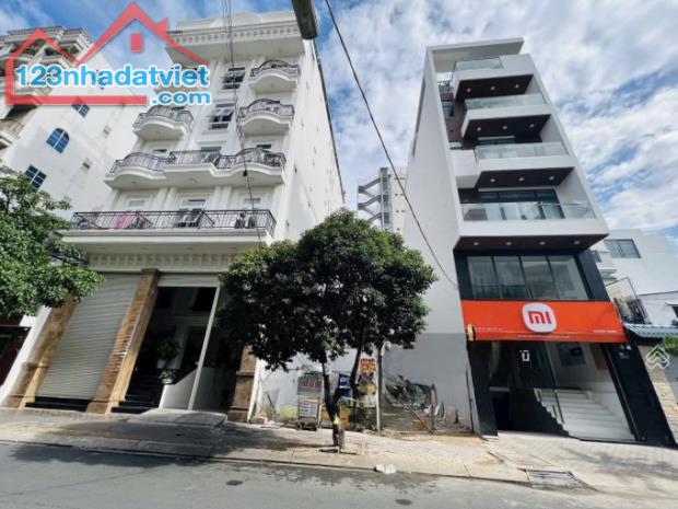 Tại CẦU GIẤY cần bán CCMN 36,8 tỷ- 220m2