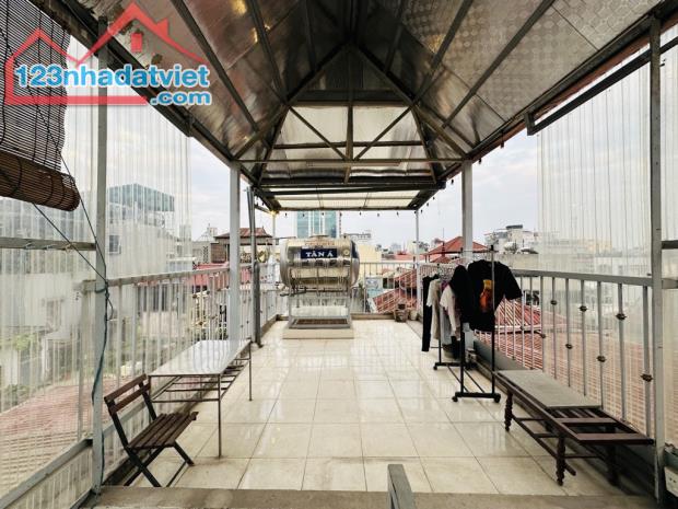 NHÀ ĐÊ LA THÀNH MẶT TIỀN ĐẸP 5,6M - Ô TÔ ĐỖ CỬA - SỔ VUÔNG - NGÕ THÔNG - GIÁ 7,X TỶ