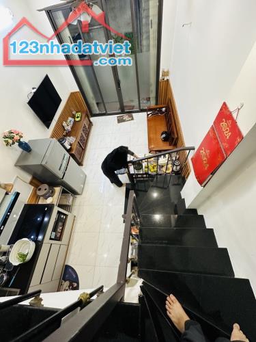 NHÀ ĐÊ LA THÀNH MẶT TIỀN ĐẸP 5,6M - Ô TÔ ĐỖ CỬA - SỔ VUÔNG - NGÕ THÔNG - GIÁ 7,X TỶ - 1