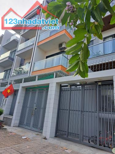 BÁN NHÀ ĐẸP 4 TẦNG – HẺM XE HƠI, KHU DÂN CƯ DƯƠNG HỒNG – THÍCH HỢP MỞ CÔNG TY, VĂN PHÒNG,