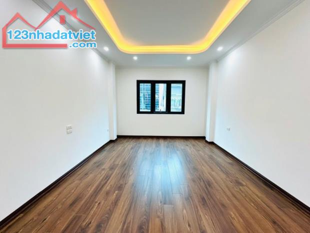 SIÊU PHẨM. Bán nhà Định Công Thượng, Hoàng Mai. 35m2 x 5 Tầng. THANG MÁY. Ô TÔ. Hơn 8 Tỷ - 3
