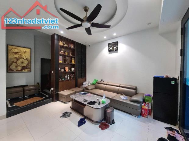 BÁN GẤP NHÀ TRẦN PHÚ 6T THANG MÁY 38M GẦN GA TÀU CHỈ 10.8 TỶ
