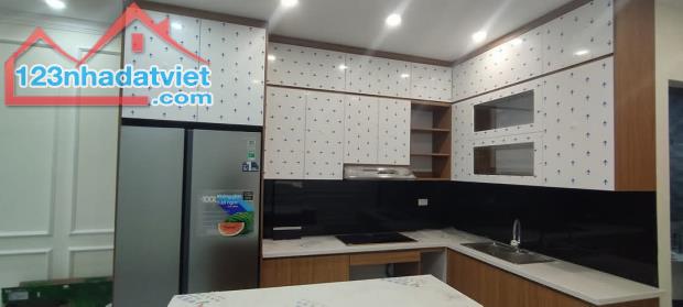BÁN NHÀ ĐƯỜNG NGUYỄN VĂN HUYÊN CẦU GIẤY, Ô TÔ 7 TẦNG KINH DOANH. DT 45M2 GIÁ 18.5 TỶ - 2