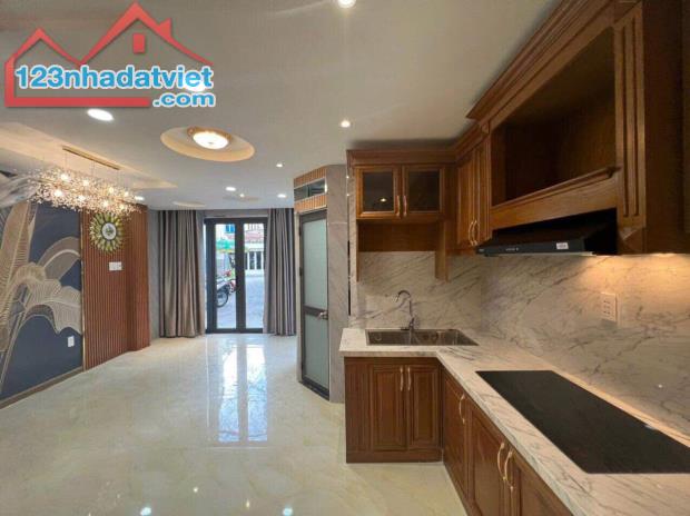 bán nhà nhỉnh 5 tỷ- sổ hồng riêng xweẻgw3t3e33t