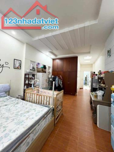 MẶT TIỀN KINH DOANH DIỆN TÍCH CỰC LỚN ĐƯỜNG SỐ 18 THÔNG RA LÊ VĂN QUỚI 5 TẦNG 91M2 CHỈ 8.6 - 2