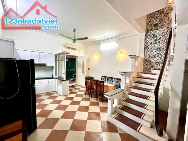 Bán nhà TÂN MAI HOÀNG MAI – Ô tô lùi cửa, 38m² x 5 tầng, giá chỉ 7.95 tỷ – Gần hồ