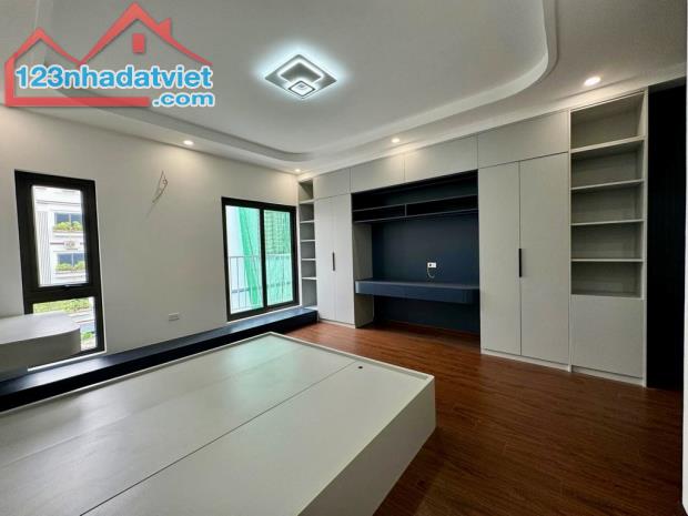 Bán nhà mới xây, full nội thất, ô tô đỗ cửa, nhỉnh 5tỷ- Long Biên - 2