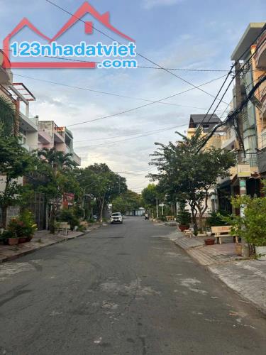 Bán nhà MT Khu Tên Lửa, BTĐ B, Bình Tân, 80m2, 3 tầng. Chỉ 8.x tỉ - 1