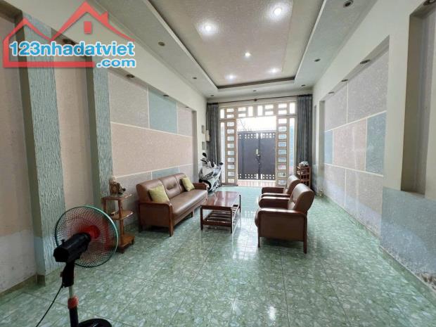 Bán nhà MT Khu Tên Lửa, BTĐ B, Bình Tân, 80m2, 3 tầng. Chỉ 8.x tỉ - 4