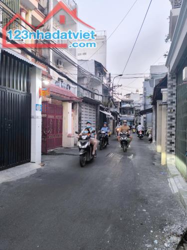 NHÀ BÁN NGUYỄN KIỆM GV - GIÁP BV 175 - CHỈ 5 PHÚT RA SÂN BAY TSN - DT 54M² - 2 TẦNG HƠN 5