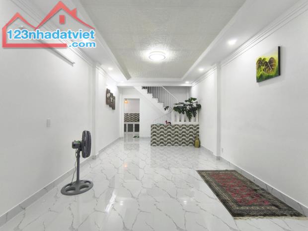 NHÀ BÁN NGUYỄN KIỆM GV - GIÁP BV 175 - CHỈ 5 PHÚT RA SÂN BAY TSN - DT 54M² - 2 TẦNG HƠN 5 - 1