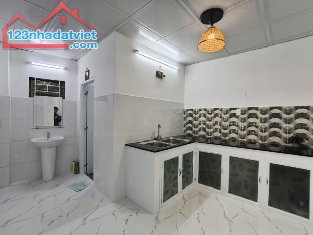 NHÀ BÁN NGUYỄN KIỆM GV - GIÁP BV 175 - CHỈ 5 PHÚT RA SÂN BAY TSN - DT 54M² - 2 TẦNG HƠN 5 - 3