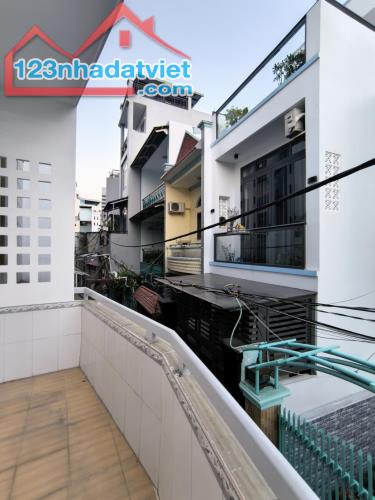 NHÀ BÁN NGUYỄN KIỆM GV - GIÁP BV 175 - CHỈ 5 PHÚT RA SÂN BAY TSN - DT 54M² - 2 TẦNG HƠN 5 - 5