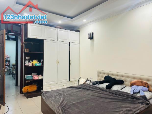 Tập thể phố Hoàng Cầu, Đống Đa, 100m2 nhà đẹp, 3 ngủ, 2wc, 2 ban công ô tô tránh cầu thang - 1