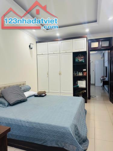 Tập thể phố Hoàng Cầu, Đống Đa, 100m2 nhà đẹp, 3 ngủ, 2wc, 2 ban công ô tô tránh cầu thang - 2
