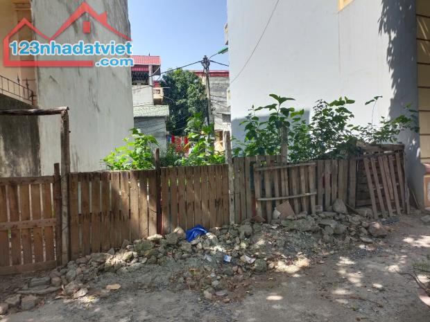 Bán đất mặt ngõ thông ô tô Đường Láng, Đống Đa. 112 m2, Mt 5,4m. Lô góc xây CCMN, VP. - 1