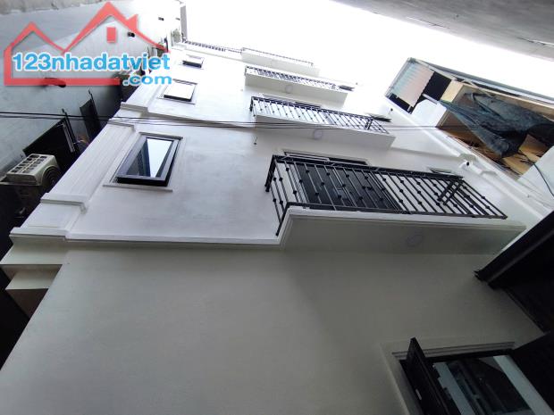 Nhà đẹp 02 mặt thoáng 31/34m2 XaLa–thang máy – 10m oto tránh đỗ