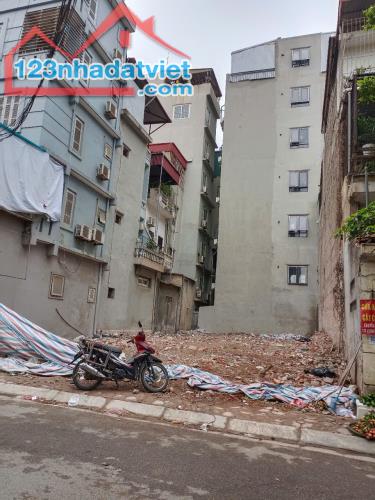 Bán đất mặt ngõ thông ô tô phố Chùa Nền, Đống Đa. 110 m2, Mt 5,5m. Lô góc xây CCMN, VP.