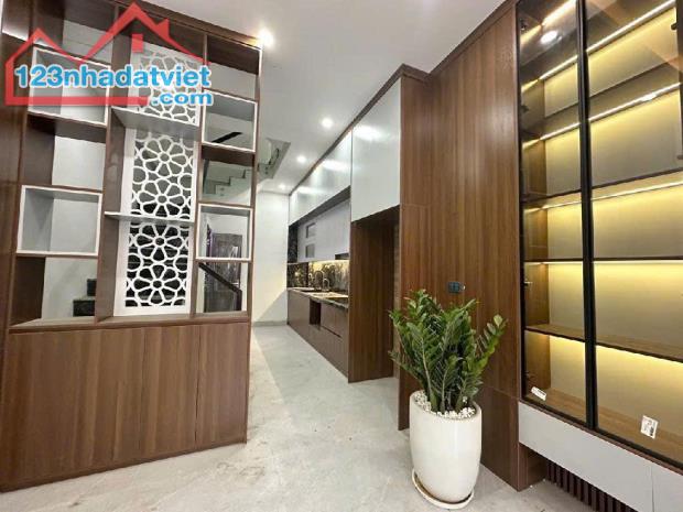 BÁN NHÀ XÂY MỚI NGÕ 331 BÁT KHỐI LONG BIÊN-35M X 5 TẦNG FULL NỘI THẤT-CÁCH OTO 30M