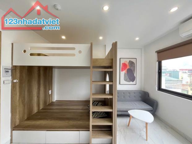 Nhà dịch vụ dòng tiền Ngõ Chợ Khâm Thiên 30m2*7 tầng thang máy 7.5 tỷ- 5 căn hộ studio - 3