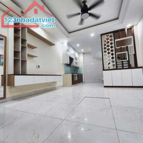 BÁN NHÀ BÁT KHỐI LONG BIÊN HÀ NỘI NHÀ ĐẸP GIÁ TỐT CHỦ CẦN BÁN GẤP - 1