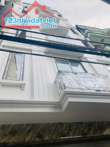 Hàng hiếm Lạc Long Quân, 50m2, 8 tầng, thang máy, mặt tiền 6m,  gara ô tô, 10m ra mặt