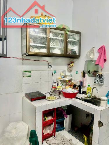 Nhà 1 trệt 1 lầu 4mx10m có 3 phòng ngủ gần ngã 3 đông quang hiệp thành q12 - 4