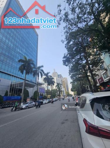 Bán nhà mặt phố Hoàng Quốc Việt - 270m2 - mặt tiền 10m - 8 tầng thang máy
