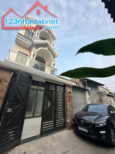NHÀ 3TẦNG MỚI ĐẸP,HẺM XE HƠI SÁT VINHOMES QUẬN 9 DT62M,PHƯỜNG LONG BÌNH,CHỈ NHỈNH 5TỶ TL