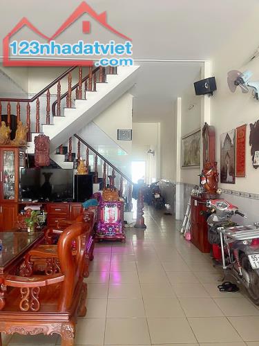 Mặt Tiền 3 Tấm Mới Đẹp Kinh Doanh Liên Khu 4-5 DT 5 x 30m Giá 11 Tỷ