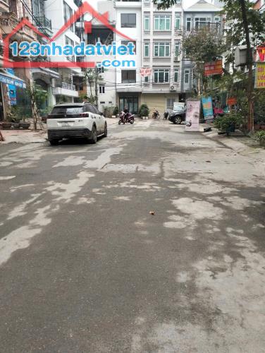 Bán đất Lạc Long Quân, Quận Cầu Giấy, ô tô tránh đỗ gần Hồ Tây 118m 31 tỷ