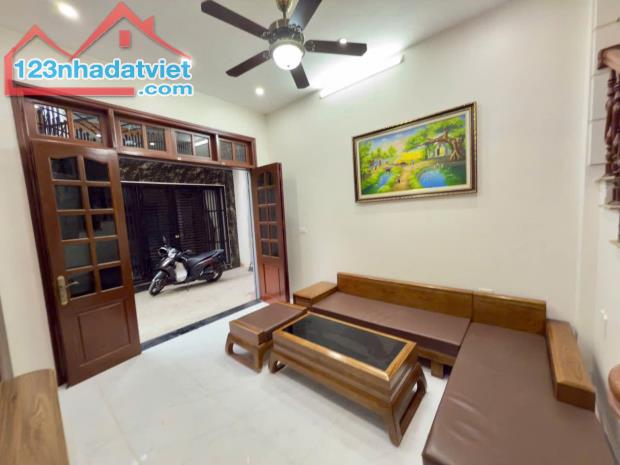 BÁN NHÀ CHIẾN THÁNG, PHÂN LÔ, Ô TÔ 40M2, GIÁ 9 TỶ - 4