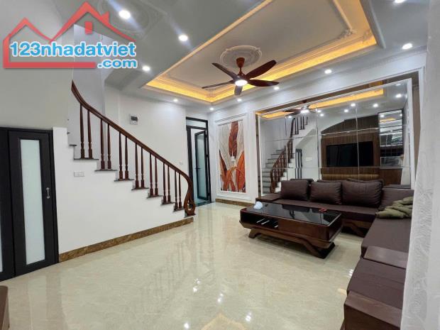 NHÀ ĐẸP CẦU GIẤY - CÁCH Ô TÔ 10M - 34M2 - MT 5M - 8,6 TỶ - 2