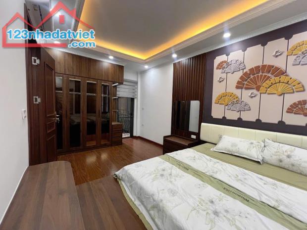 NHÀ ĐẸP CẦU GIẤY - CÁCH Ô TÔ 10M - 34M2 - MT 5M - 8,6 TỶ - 3