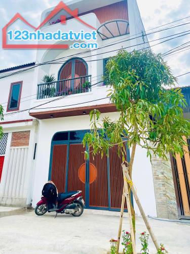 Cho thuê nhà, nhà mới xây dựng xong từ tháng 1/2025