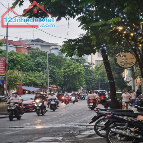 Phố kinh doanh sầm uất 65m2 tại Trâu Quỳ, Gia Lâm, Hà Nội. 11 tỷ x tiểu học. Lh 0989894845 - 1