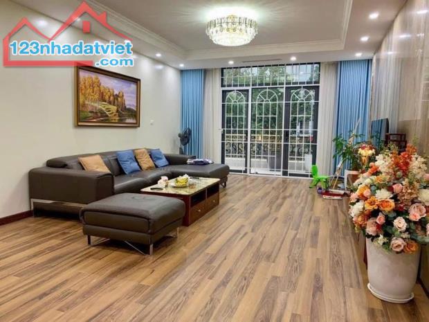 Bán Nhà Phố Hoàng Quốc Việt Cầu Giấy DT54m2+5T Gần Phố Ngõ Nông Giá10.8Tỷ