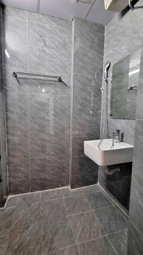Bán Nhà Phố Hoàng Quốc Việt Cầu Giấy DT54m2+5T Gần Phố Ngõ Nông Giá10.8Tỷ - 3