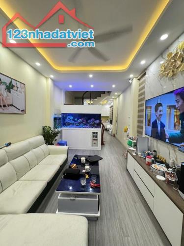 Bán nhà ngõ 106 Hoàng Quốc Việt, Cầu Giấy, 50m2, ô tô 30m, 3 thoáng, ngõ thông, 10.1 tỷ