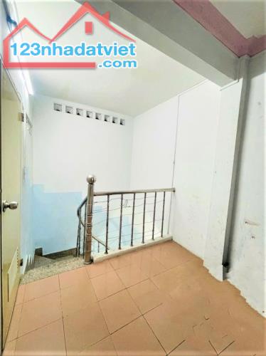 NHỈNH 5 TỶ - NHÀ HXH HOÀNG SA QUẬN 3 - SÁT MẶT TIỀN - 30M2 3 TẦNG - MUA CHO THUÊ/GIỮ TIỀN - 3