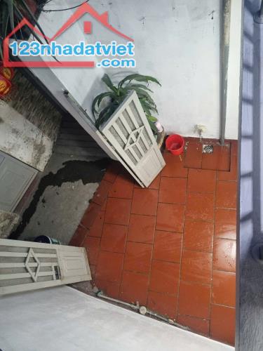 Bán nhà 2 tầng mua bán vi bằng phố Lê Lợi