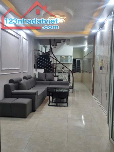 Bán nhà 2 tầng mua bán vi bằng phố Lê Lợi - 1
