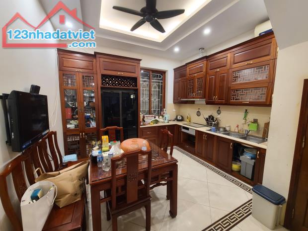 SIÊU HIẾM-Bán nhà Phố Nguyễn Tuân 44/50mx5Tầng,MT 4.2m 21.5 Tỷ cách phố chỉ 10m - 2