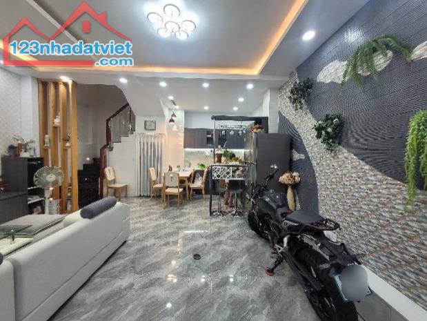 HẺM XE HƠI THÔNG NÉ NHAU - TRƯỜNG CHINH TÂN BÌNH - NGANG 5.6M - CHỈ 8.9 TỶ - 1