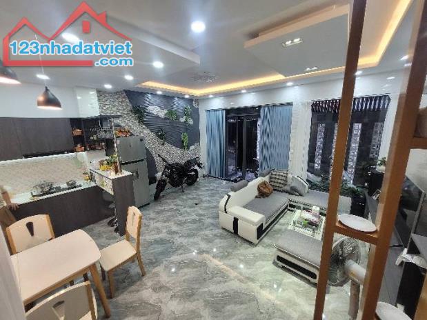 HẺM XE HƠI THÔNG NÉ NHAU - TRƯỜNG CHINH TÂN BÌNH - NGANG 5.6M - CHỈ 8.9 TỶ - 2