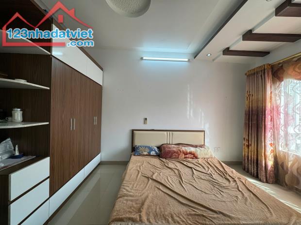 Bán nhà 65mx 4 tầng Trong ngõ đường Lạch Tray. Giá rẻ - 2