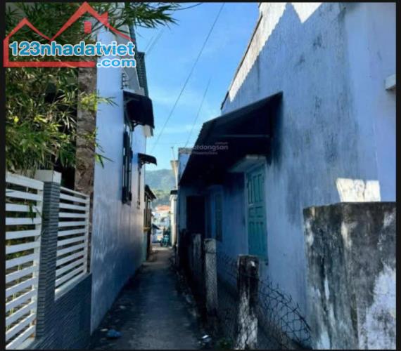 Bán nhà cấp 4 xưa, diện tích 95m2 tại vịnh Vĩnh Hy - 3