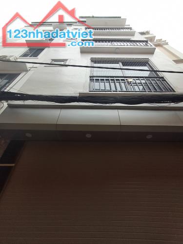 Bán nhà mới phố Huỳnh Thúc Kháng, Đống Đa, 35m2, 7T thang máy, 8.8 tỷ