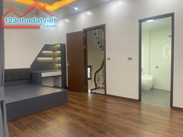 Bán nhà Minh Khai - 61m2 mặt tiền 6m/ 5 tầng - 10,8 tỷ