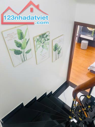 Bán nhà Minh Khai - 61m2 mặt tiền 6m/ 5 tầng - 10,8 tỷ - 2